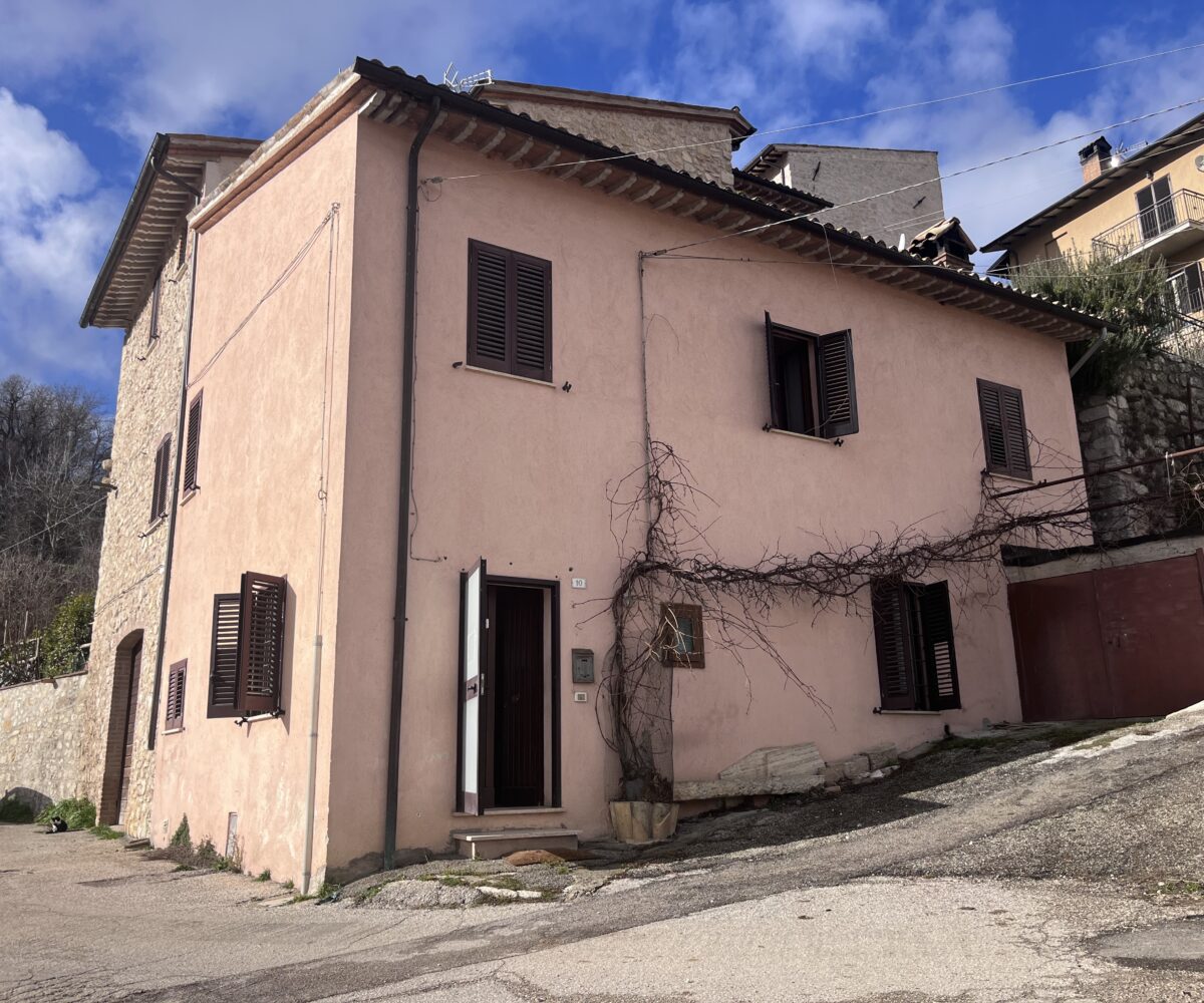 Casa semi indipendente a Sellano